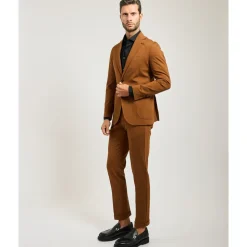Brun enkeltknap jakkesæt med slank pasform