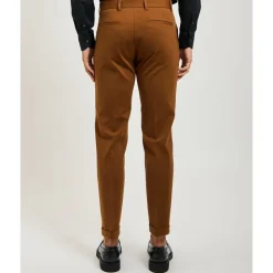 Brun enkeltknap jakkesæt med slank pasform