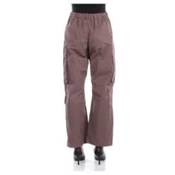 Brune bukser med lynlås og lommer