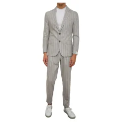 Grå habitbukser, enkeltknappet stil