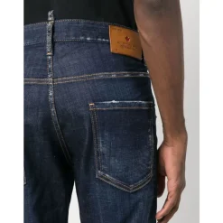Jeans med bleget effekt og frontknap