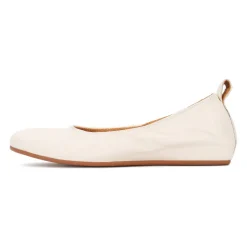 Kazar Off white ballerinaer med guldfarvet monogram