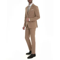 Klassisk 2-knapsdragt med sideslidser