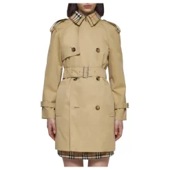 Kort trenchcoat med ternede detaljer