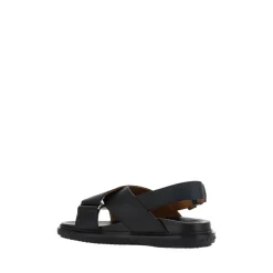 Krydsede lædersandaler