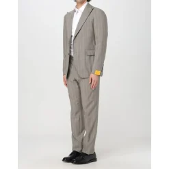 Luksuriøst jakkesæt med rebdetaljer