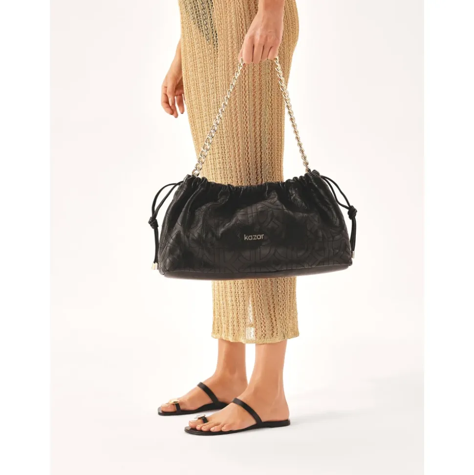 Minimalistiske sorte mules på en flad sål