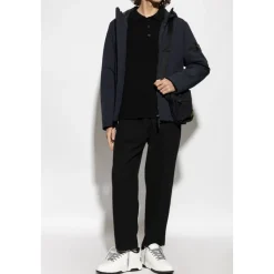 Ribstrikket sweater med logo