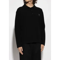 Ribstrikket sweater med logo