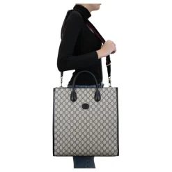 Skuldertaske med hægtelukning