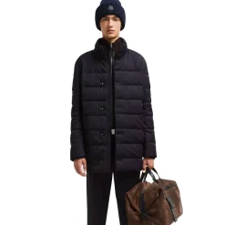 Sofistikeret uldfrakke med skjult hætte