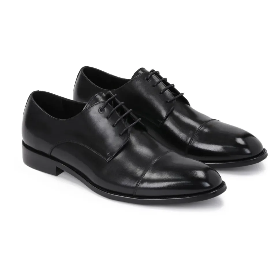 Sorte derby sko til mænd.Dette produkt er stort i størrelsen.