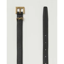 Stilfuldt læderbælte med metal spænde