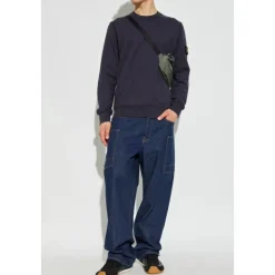 Sweatshirts & Hoodies