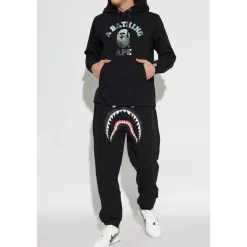 Sweatshirts & Hoodies