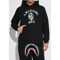 Sweatshirts & Hoodies